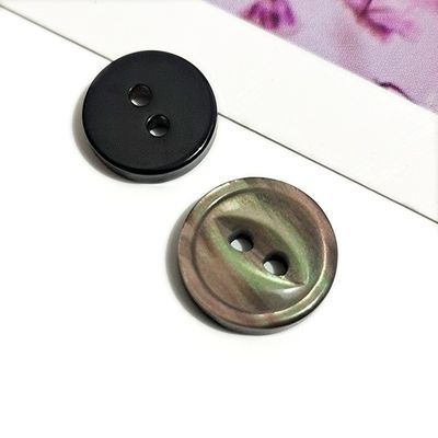 Pabrik Jual Langsung 4 Lubang Buttons Plastik Bulat Custom Ukiran Logo Resin Button Untuk Pakaian Sweater