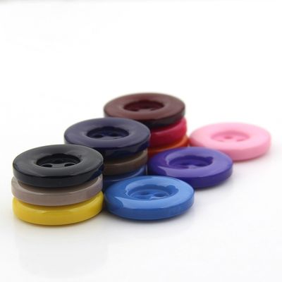 Oeko-tex Pabrik Grosir Pakaian Aksesoris Fashion 4 Lubang Plastik Tombol Pakaian Tombol Resin