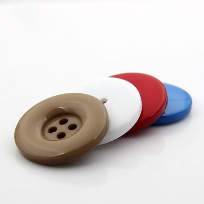 Oeko-tex Pabrik Grosir Pakaian Aksesoris Fashion 4 Lubang Plastik Tombol Pakaian Tombol Resin