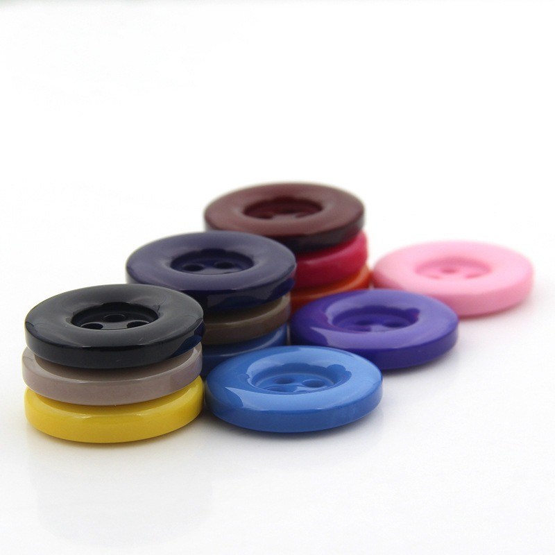 Oeko-tex Pabrik Grosir Pakaian Aksesoris Fashion 4 Lubang Plastik Tombol Pakaian Tombol Resin